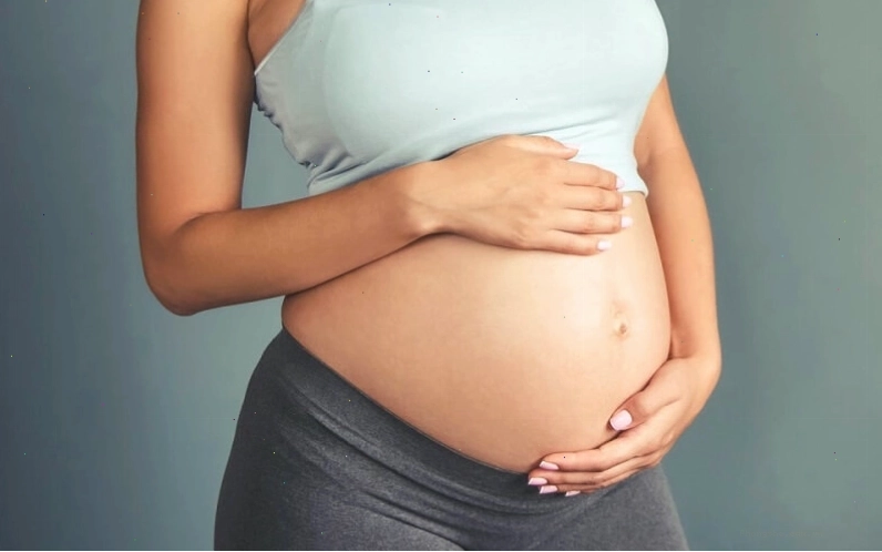 Ngực mẹ bầu tuần 13 trở nên to hơn và nhạy cảm