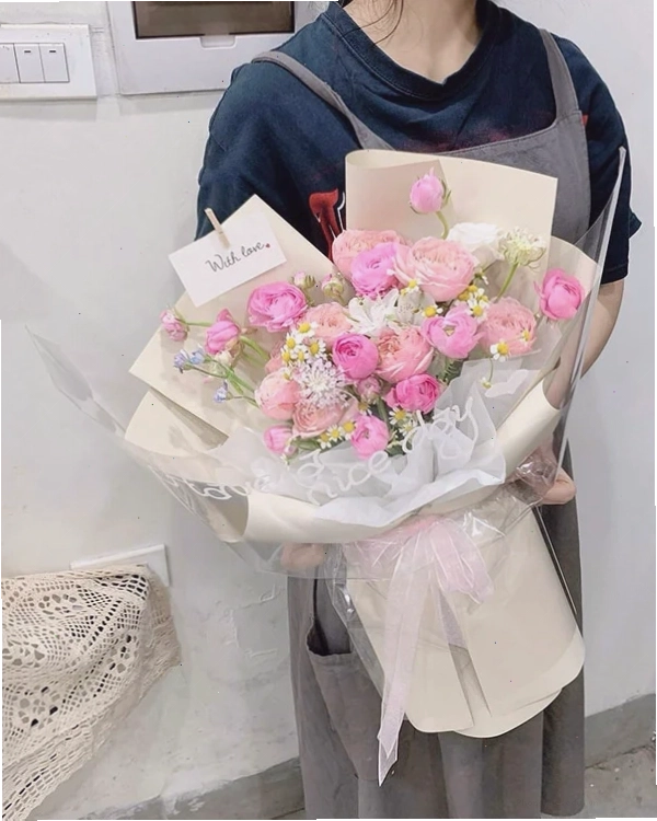 Nhiều bó hoa mao lương tươi với các màu sắc khác nhau