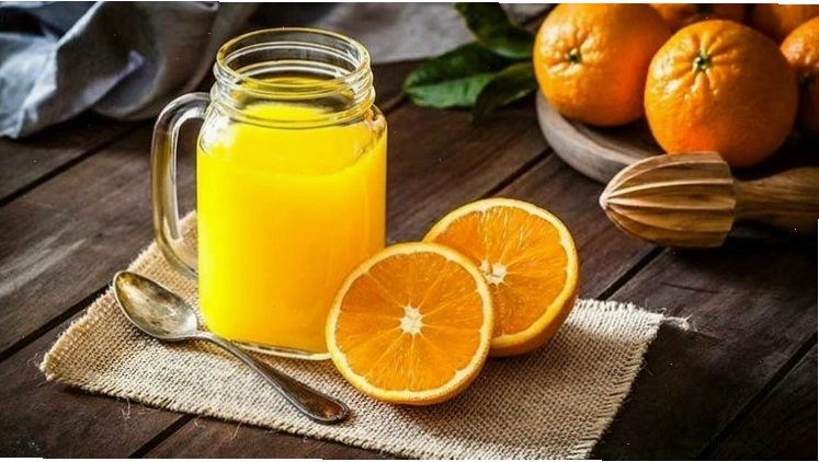 Quả cam tươi ngon tượng trưng cho trái cây giúp cải thiện hương vị tinh dịch