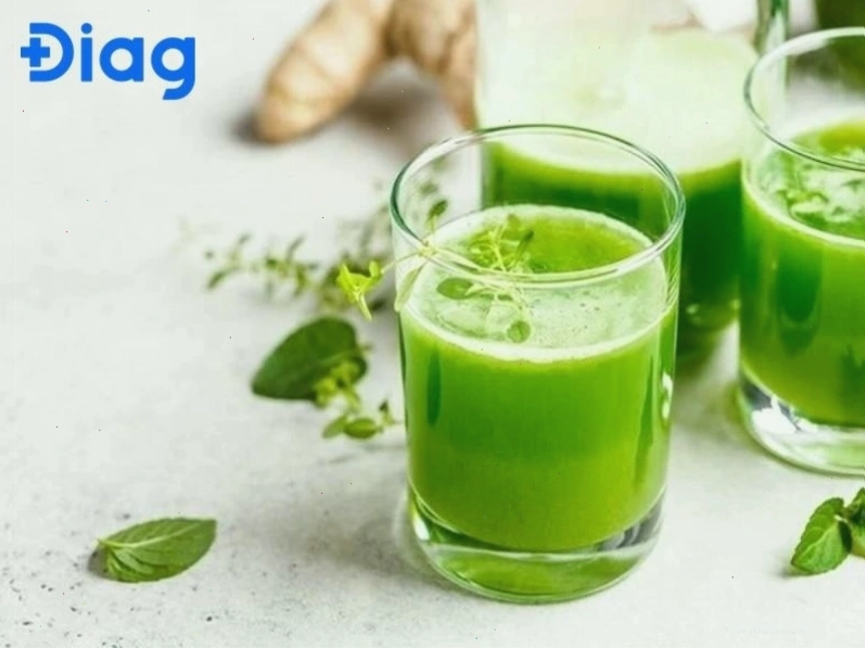 Rau diếp cá có tác dụng thanh nhiệt, hỗ trợ kháng viêm và điều hòa nội tiết
