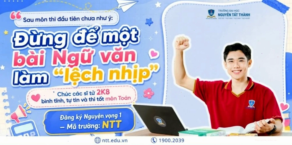 Sinh viên hộ sinh thực hành kỹ năng trên mô hình trước khi tiếp cận bệnh nhân thực tế