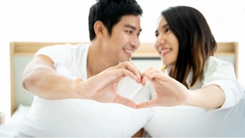 Sự thấu hiểu giữa hai vợ chồng giúp khơi gợi cảm xúc tự nhiên và giảm căng thẳng