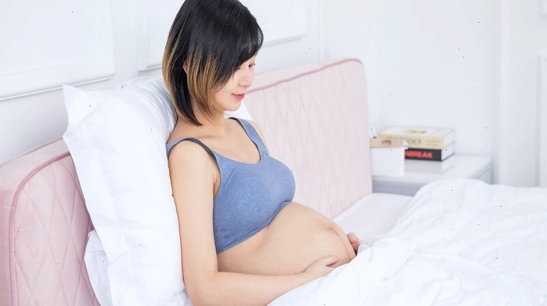Thai phụ tuần 13 có thể trở nên vụng về hơn do ảnh hưởng của hormone