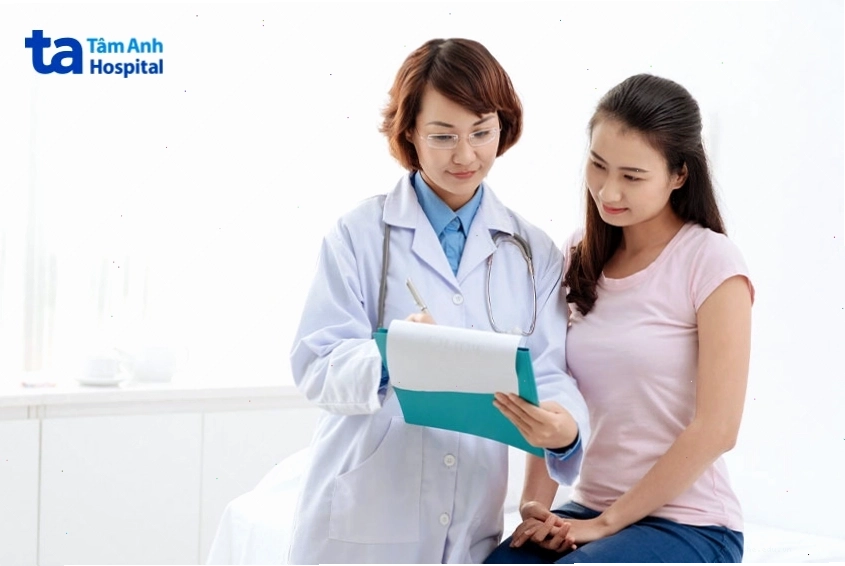 Tham khảo ý kiến bác sĩ khi sữa mẹ chảy nhỏ giọt