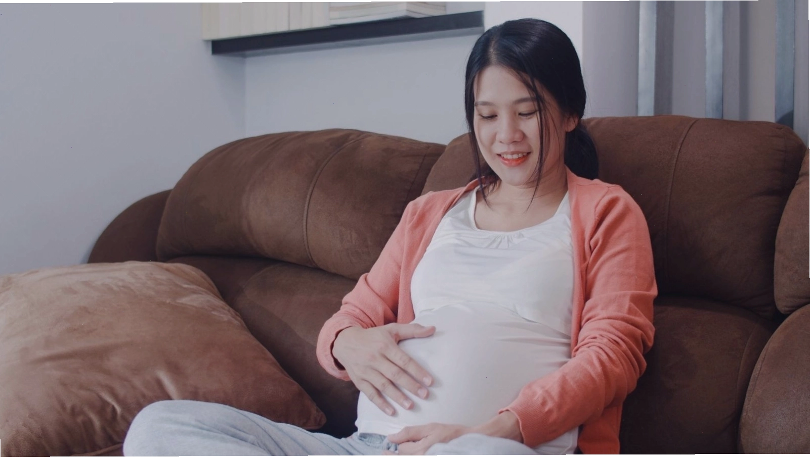 Theo dõi cân nặng thai nhi giúp mẹ biết được sự phát triển của bé theo từng tuần