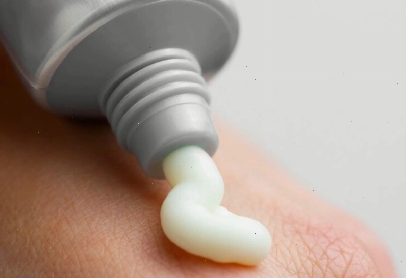 Thuốc bôi đặc trị ngứa bìu dạng gel, dạng kem giúp thẩm thấu nhanh vào da, giảm viêm và sưng, ngứa