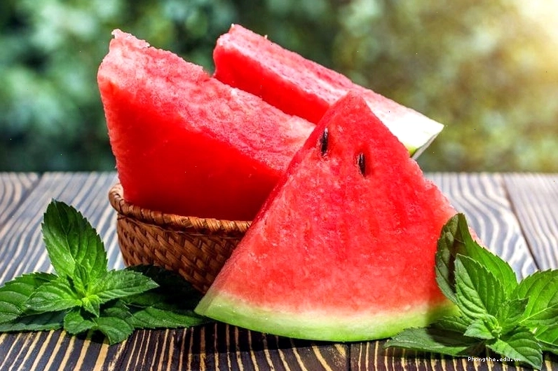 Thưởng thức nước ép dưa hấu để tăng cường sinh lý nam