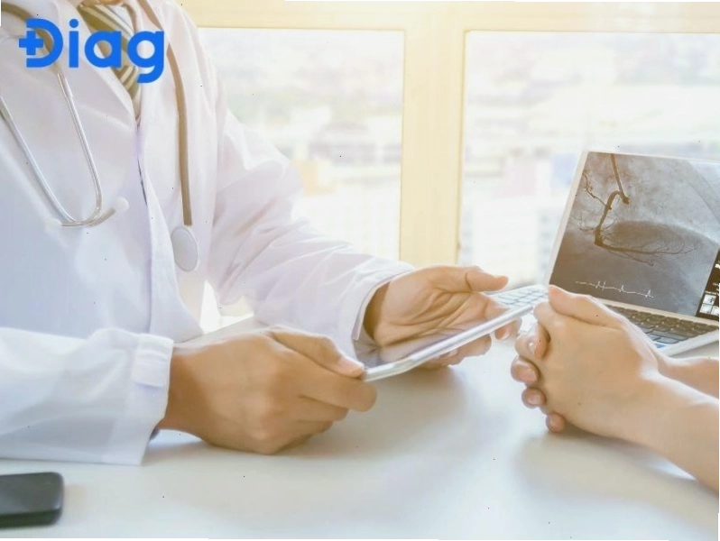 Tìm đến bác sĩ ngay lập tức khi có triệu chứng bất thường về khí hư màu xanh