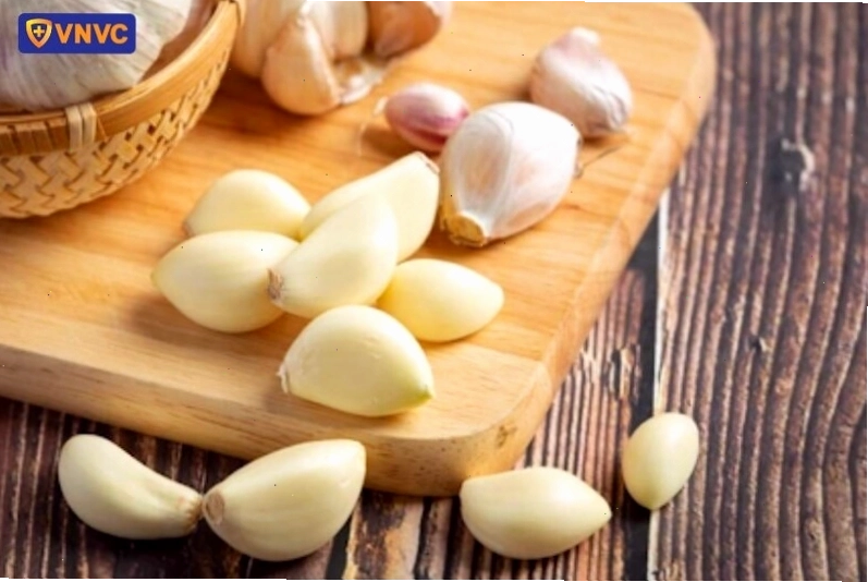 Tỏi có chứa chất allicin giúp kháng khuẩn