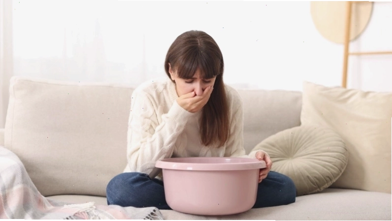 Tới tháng không đau bụng nhưng thường xuyên buồn nôn, chóng mặt cần đi khám