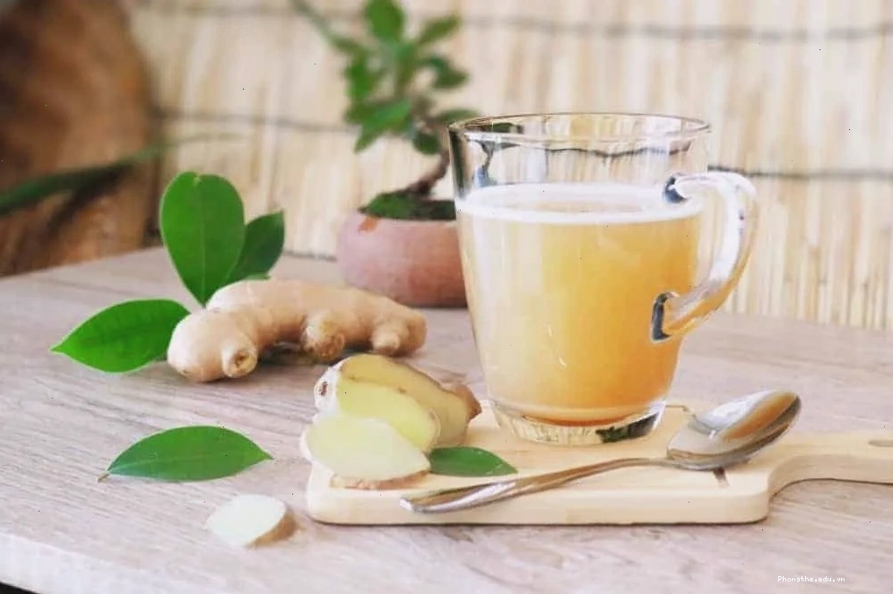 Trà gừng ấm giúp giảm đau bụng kinh