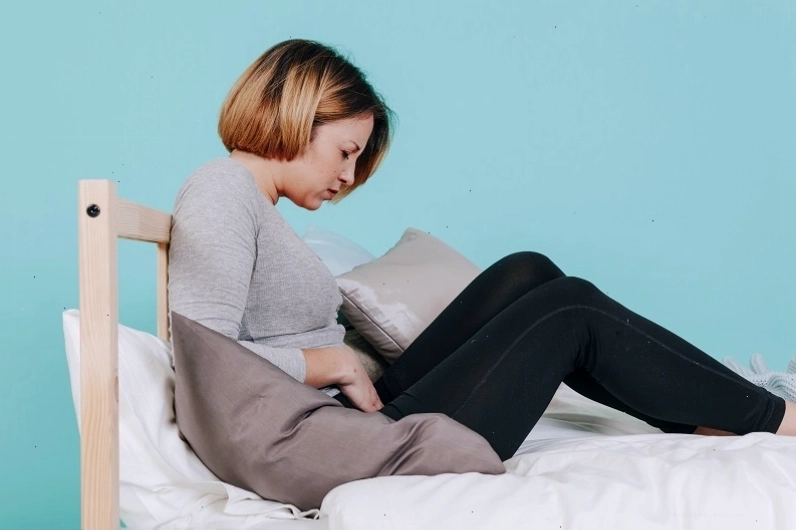Tử cung co bóp quá mạnh trong kỳ kinh khiến một số phụ nữ bị đau bụng