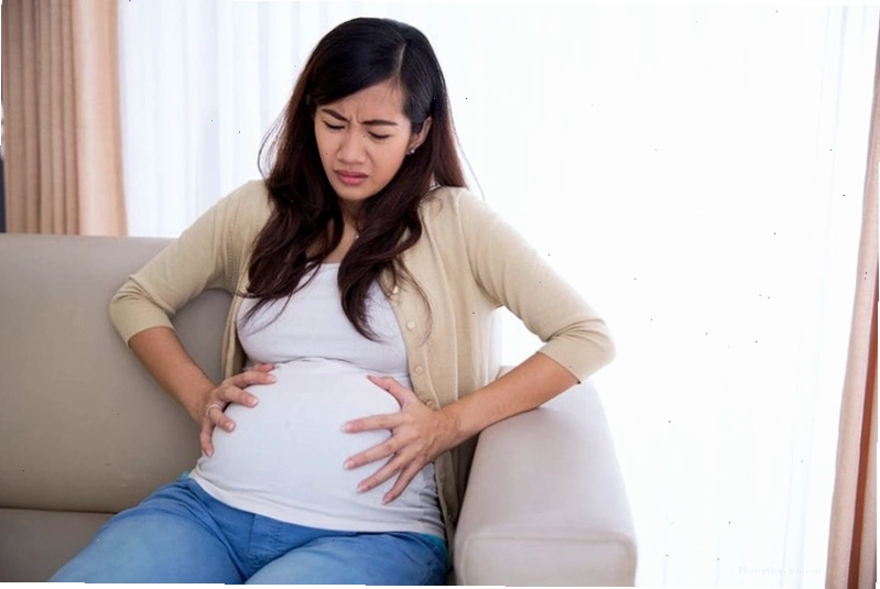Tử cung phát triển gây áp lực lên dạ dày là nguyên nhân đau dạ dày khi mang thai tháng cuối