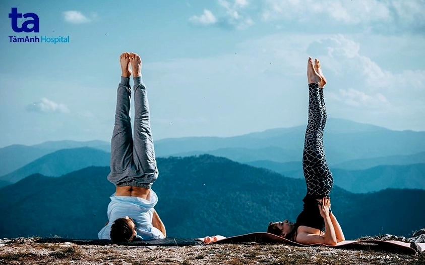 Tư thế cây nến trong Yoga giúp cải thiện tuần hoàn máu và giảm căng thẳng