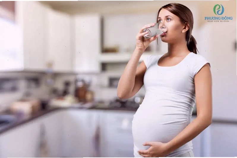 Uống nhiều nước lọc là một cách đơn giản và hiệu quả