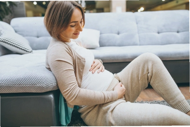 Vệ sinh vùng kín bằng nước lá trầu không hỗ trợ điều trị viêm phụ khoa