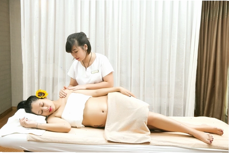 Xoa bóp sẽ giúp bà bầu thư giãn và giảm cảm giác buồn nôn khó chịu