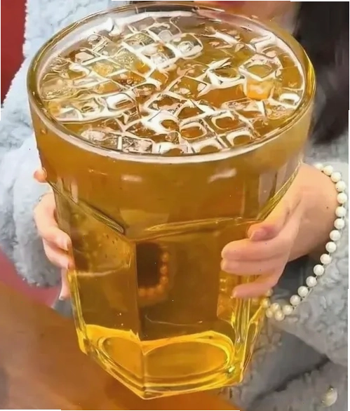 Meme hài ly bia khổng lồ dành cho dân nhậu