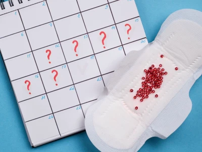 Máu kinh ra cục thịt to có phải là dấu hiệu nguy hiểm?