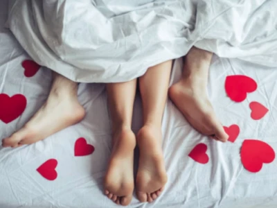 Quan hệ ra máu màu hồng nhạt: Nguyên nhân, dấu hiệu và cách xử lý